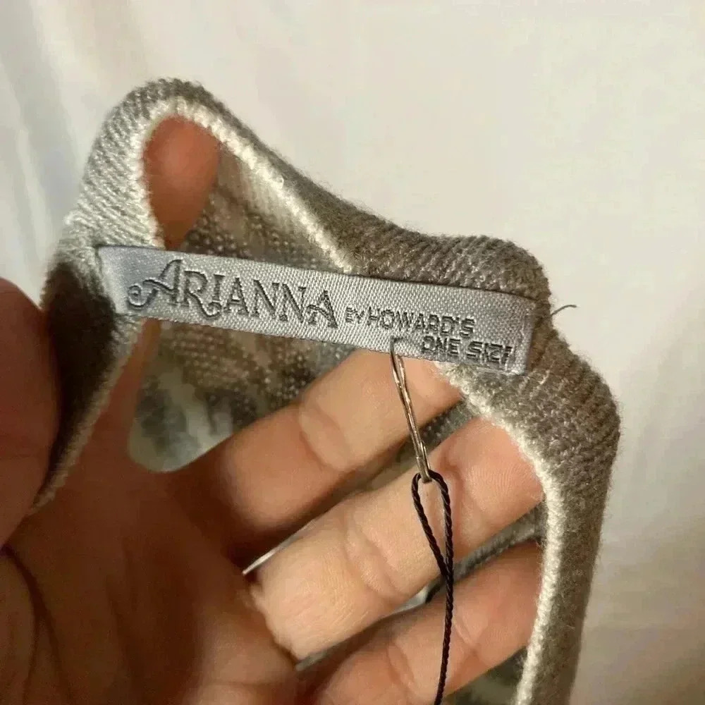 Poncho style piece that buttons in the front Arianna animal print NWT - Picture 7 of 7